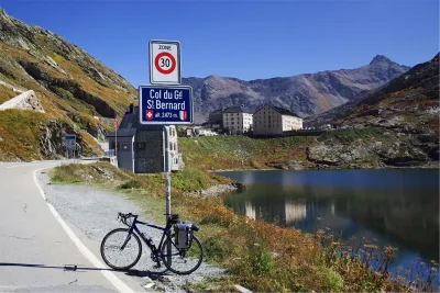 Store St Bernard pass i Schweiz